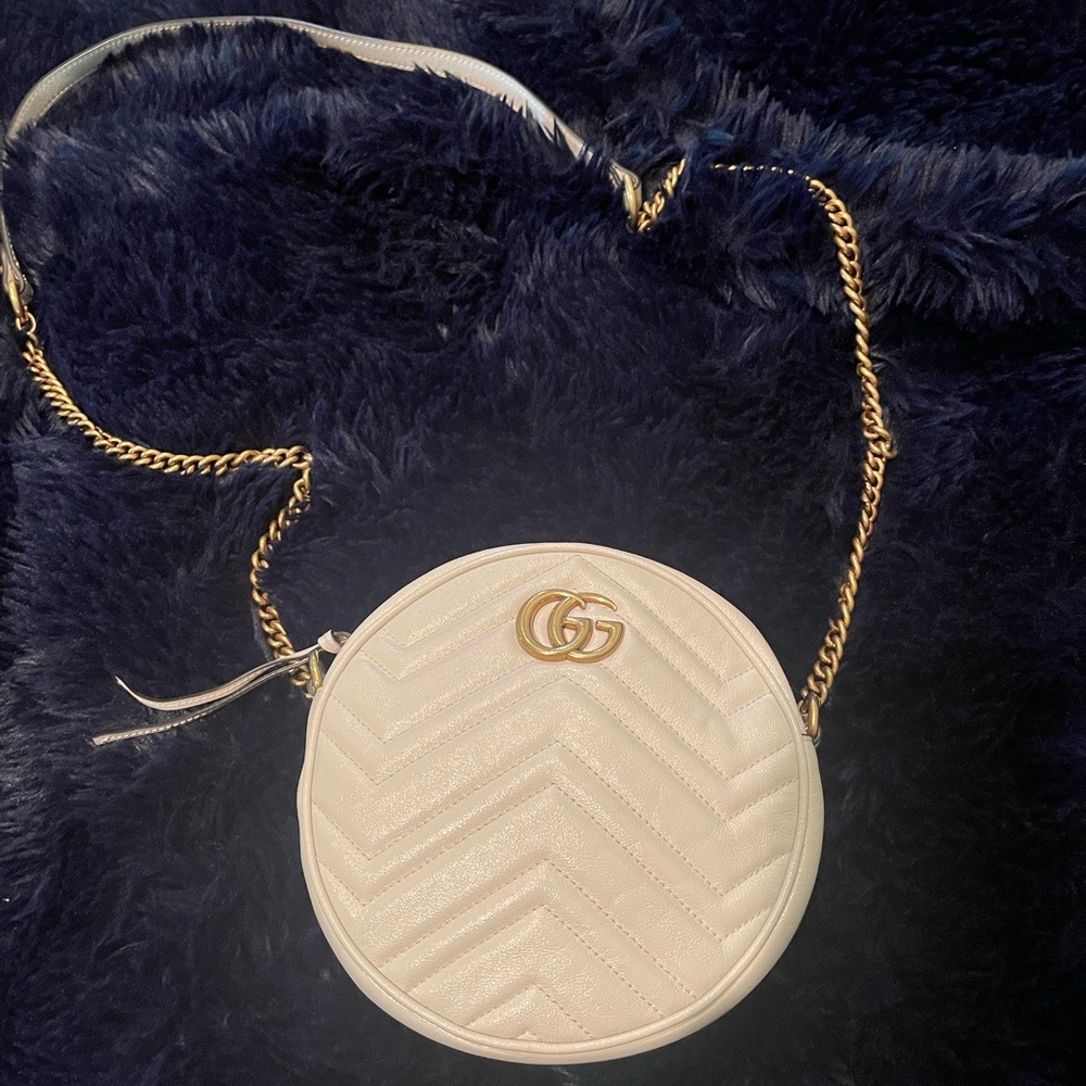 Gucci GG Marmont round crossbody/shoulder bag.